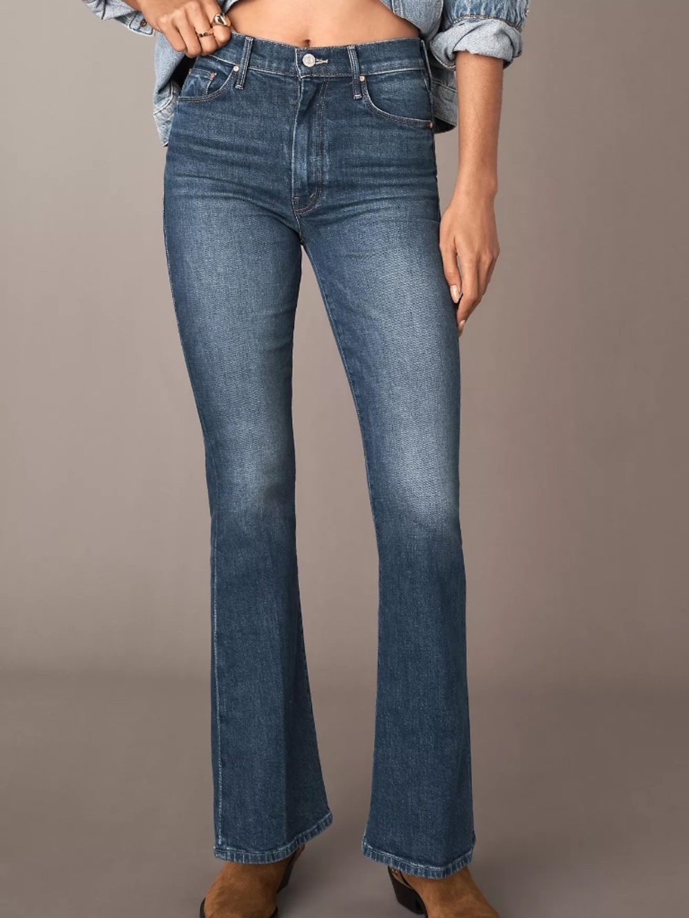 MOTHER Weekender Skimp Mid-Rise Flare Jeans 26 - Picture 2 of 9